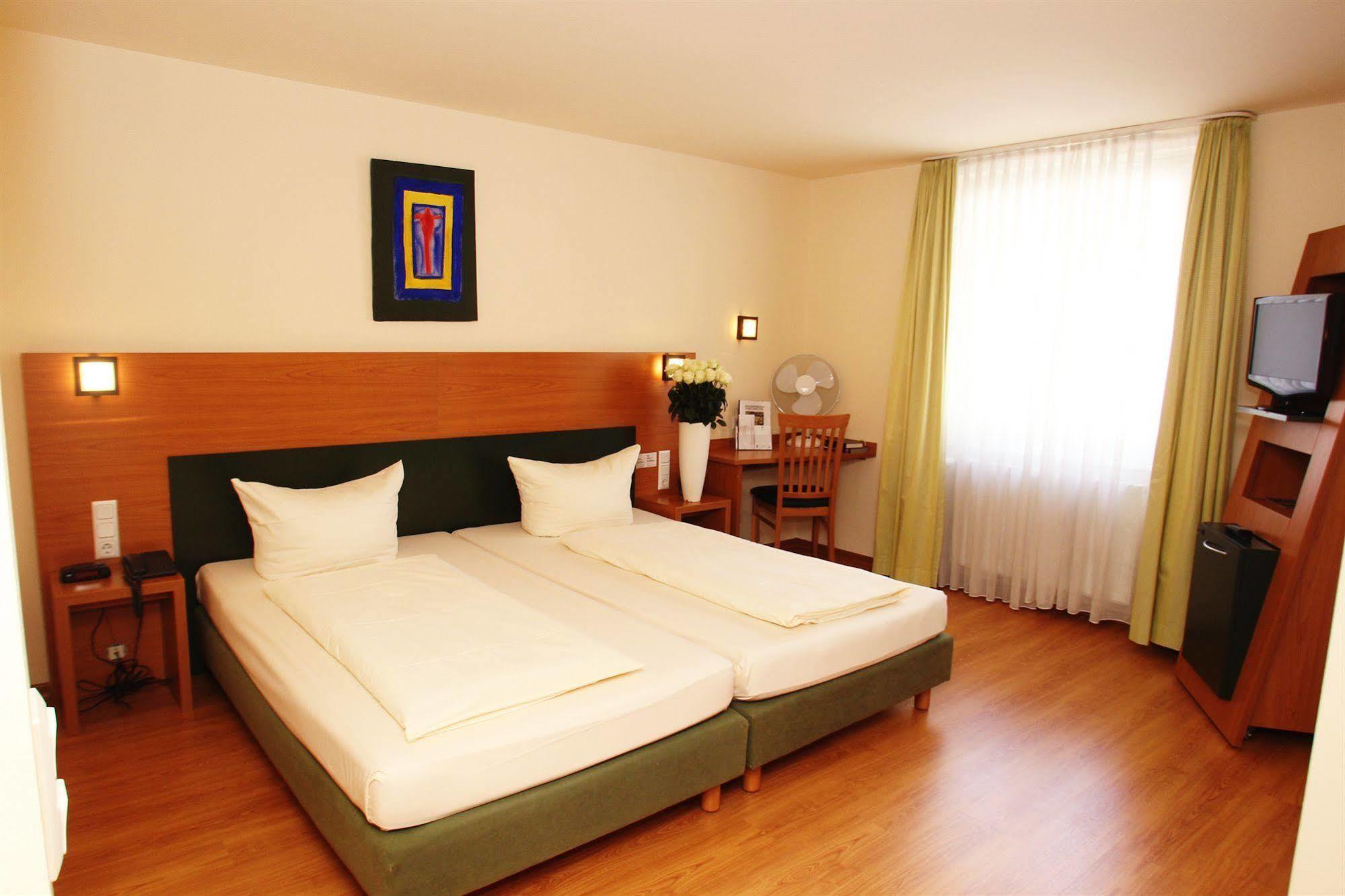 Memphis Hotel Frankfurt am Main Room photo